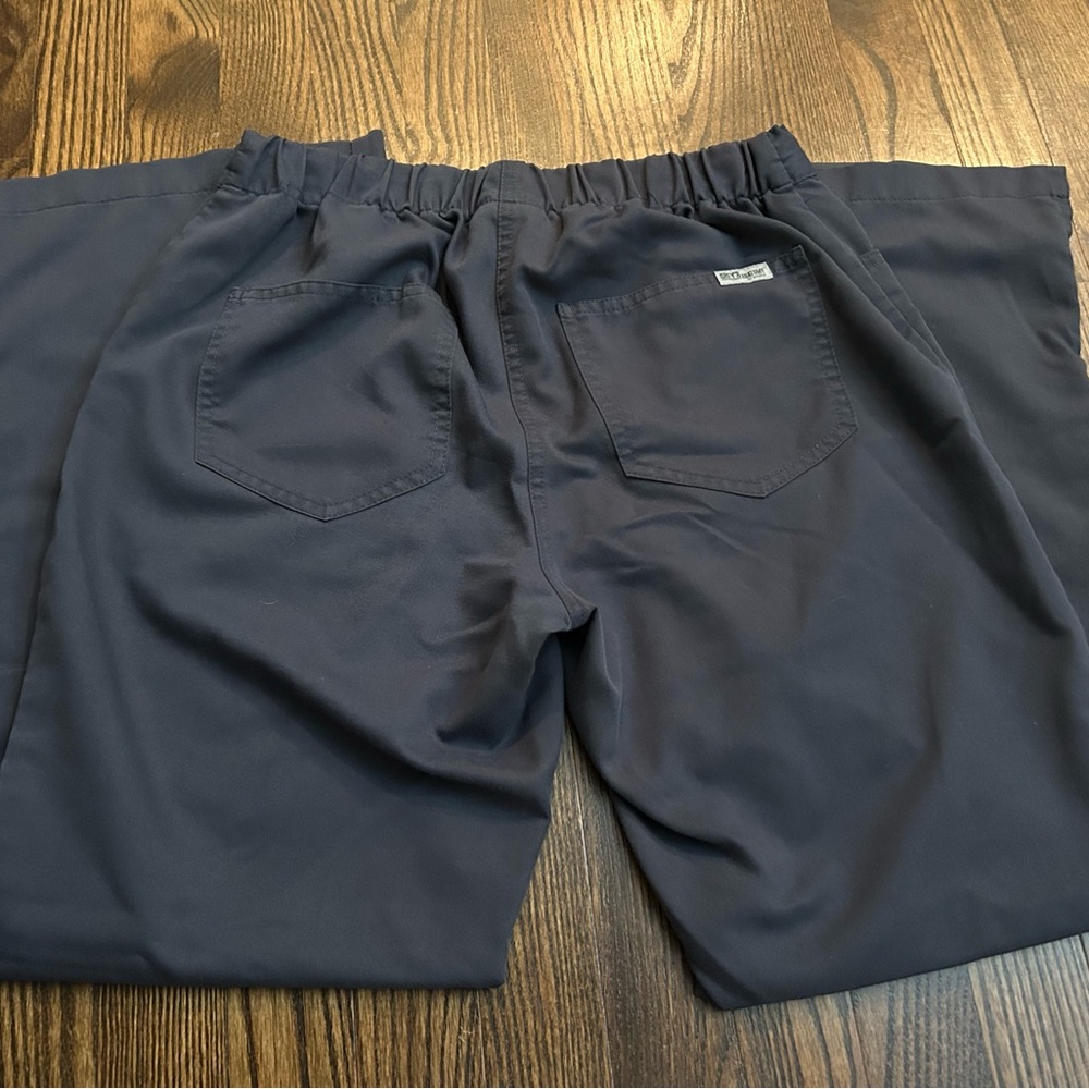 Women’s Greys Anatomy scrub pants dark grey